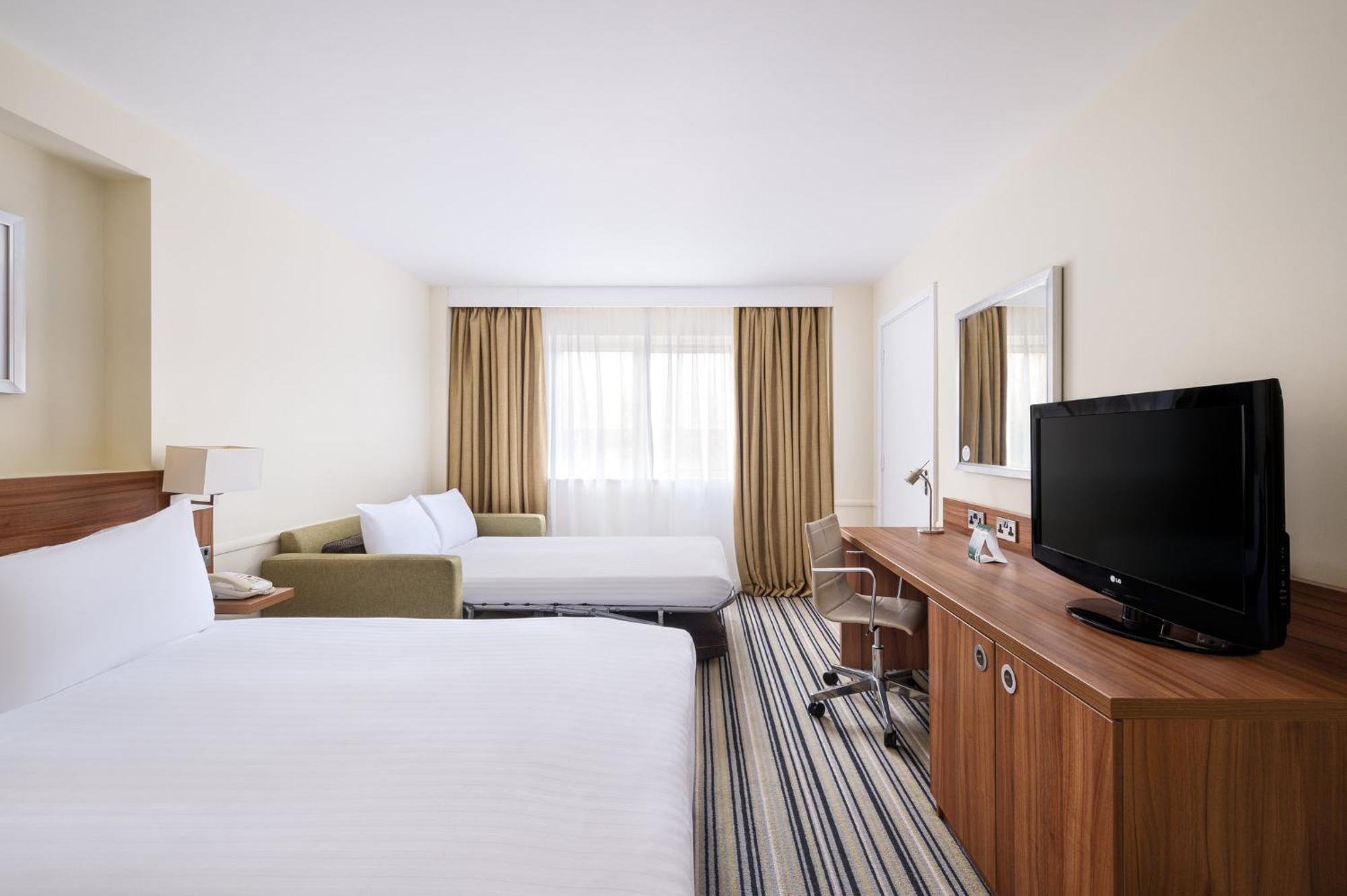 Holiday Inn Colchester By Ihg Kültér fotó